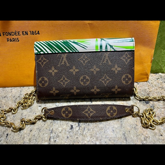 LOUIS VUITTON PALM TWIST MONOGRAM WALLET ON CHAIN - Picture 13 of 16